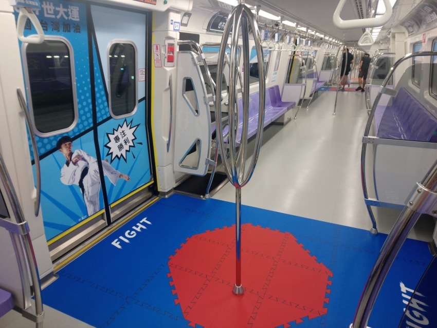世大運彩繪列車